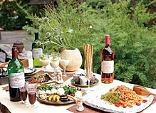 お天気のいい日にお庭でBBQパーティ如何ですか？
お店のお庭でワインの持込みもできますので、ご相談ください